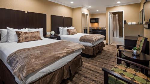 Queen Room with Two Queens Beds with Kitchenette