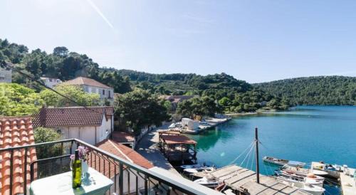 One-Bedroom Apartment with Sea View