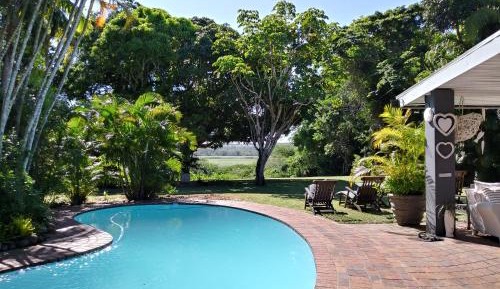 Luxury Queen Room with Lake View 