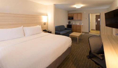 Suite - Hearing Accessible - Non-Smoking