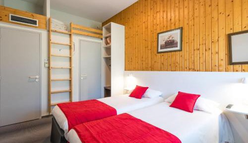 Triple Room with 3 Single Beds