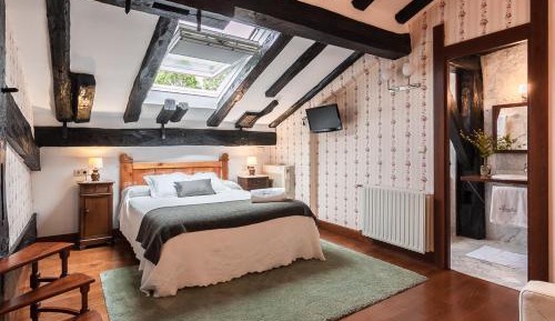 Single Room with Private Bathroom
