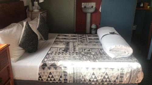 Double or Twin Room with Mountain View
