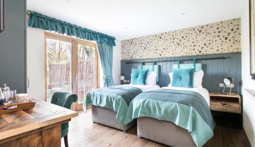 Superior Twin Room with Garden View