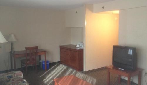 Deluxe Queen Room - Non-Smoking