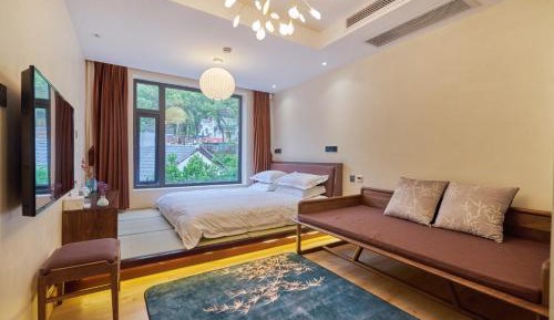 Family Room with Mountain View