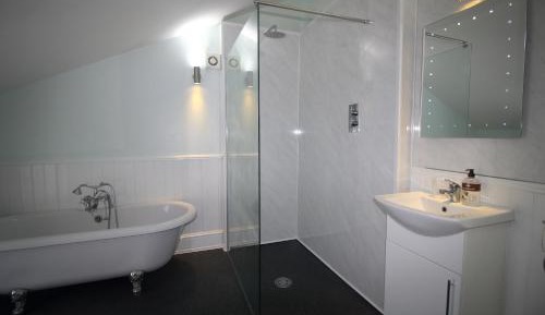 Queen Room with External Private Bathroom