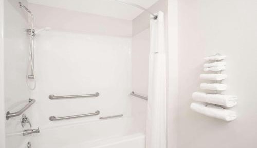 Queen Room - Disability Access - Non-Smoking