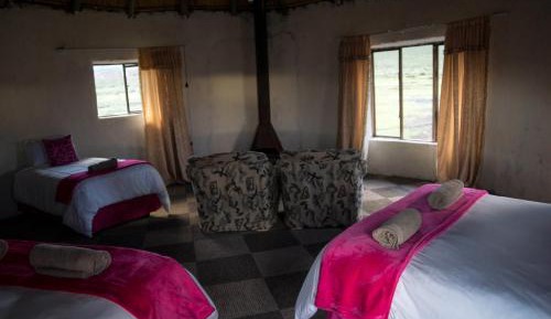 Deluxe Room (2 Adults + 1 Child)
