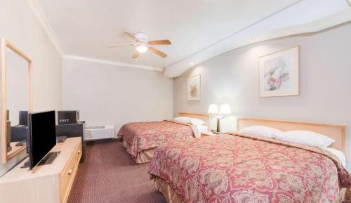 Queen Room with Two Queen Beds - Non-Smoking