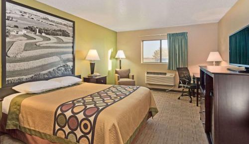 Queen Room - Non-Smoking