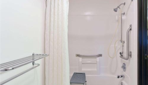 Queen Room - Mobility Access/Non-Smoking