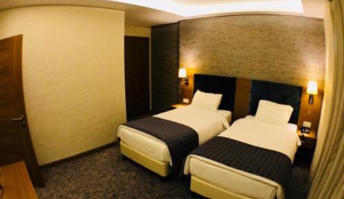 Deluxe King Suite