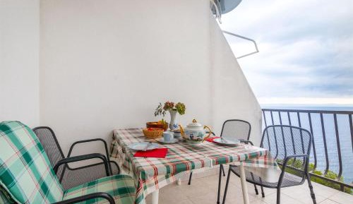 One-Bedroom Apartment with Balcony