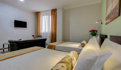 Twin Room with Shower