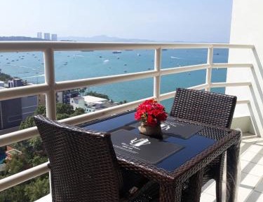 Studio Apartment with Sea View