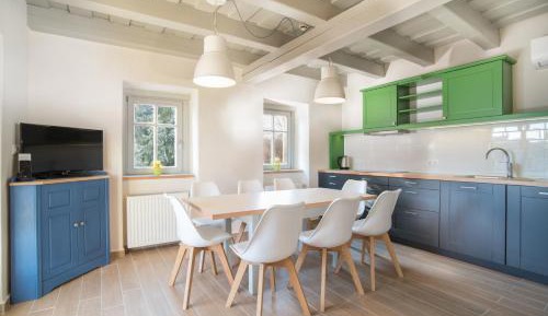 Three-Bedroom House with Terrace 