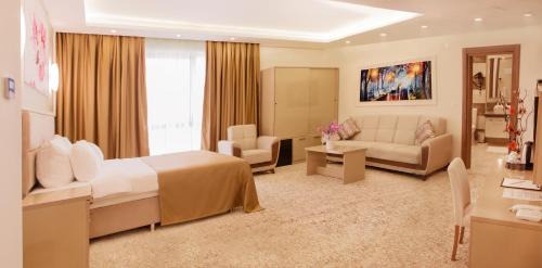 Deluxe King Suite