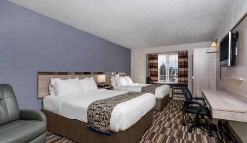 Queen Room with Two Queen Beds - Non-Smoking
