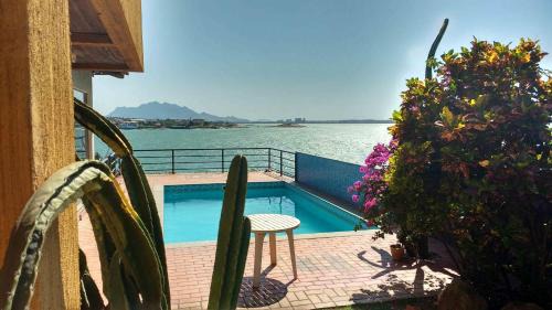 Deluxe Room (2 Adults + 1 Child)