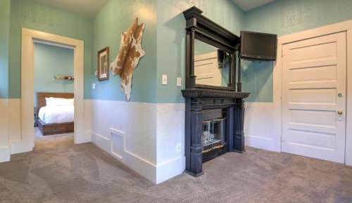 Suite with City View