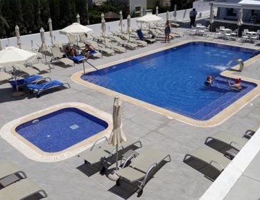 Loft Family Suite - Split Level (2 Adults + 2 Children)