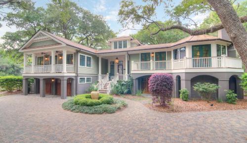 Five Bedroom Holiday Home
