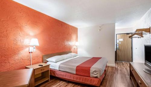 King Room - Non-Smoking