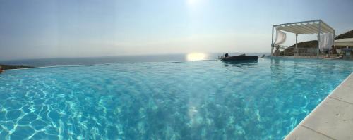 Apartment with Pool View 