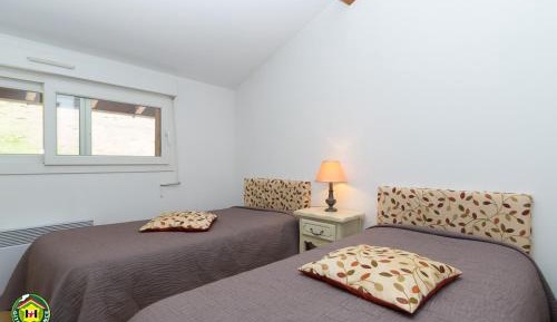 Twin Room with Private External Bathroom