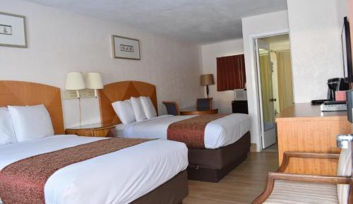 Deluxe Room with Two Full Beds