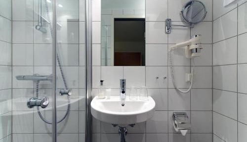 Economy Single Room with Rooftop Window