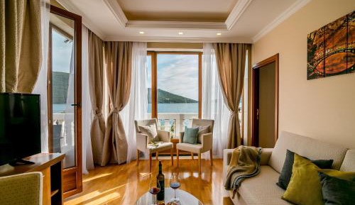 Deluxe One Bedroom Apartment with Balcony and Sea View