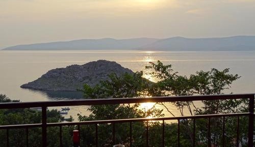 Two-Bedroom Apartment with Balcony and Sea View