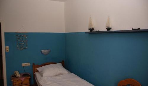 Single Room with Shared Bathroom