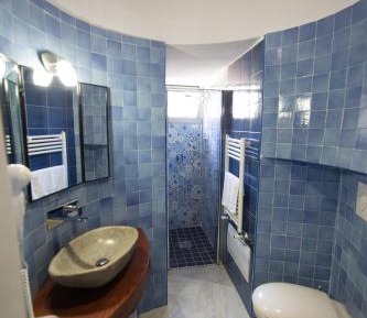 Deluxe Queen Suite