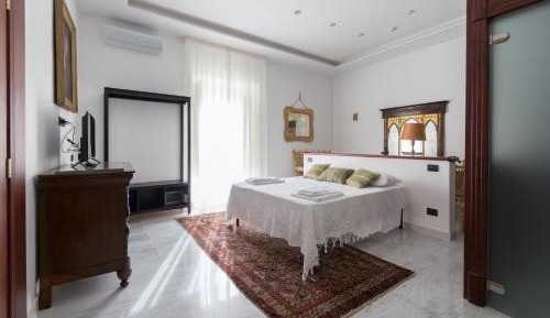 Deluxe King Suite
