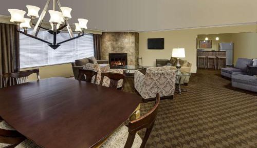 Two-Bedroom Suite with Fireplace - Non-Smoking