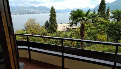 Apartment with Lake View