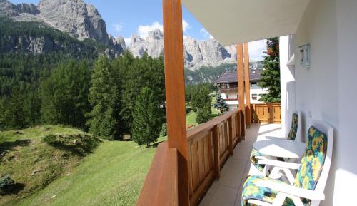Apartment with Mountain View