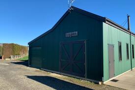 Invercargill House | The Barn - Modern & Industrial Accomodation