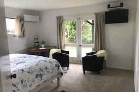 Leamington Bed & Breakfast | "3 Cowleigh" - CLOSE TO EVERYTHING! Cambridge NZ