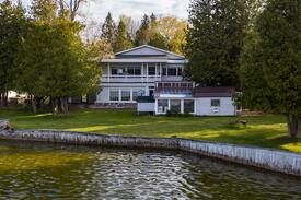 Empire Apartment | Peninsula House on South Bar Lake
