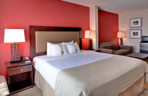 Pumpkin Center Hotel | Holiday Inn Express Bakersfield, an Ihg Hotel