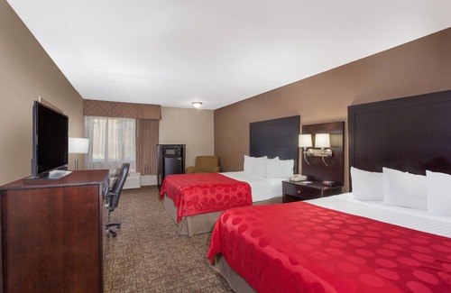 Raisin Hotel | Ramada by Wyndham Fresno North