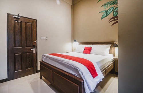 Kemanggisan Hotel | RedDoorz Plus Near Mall Slipi Jaya