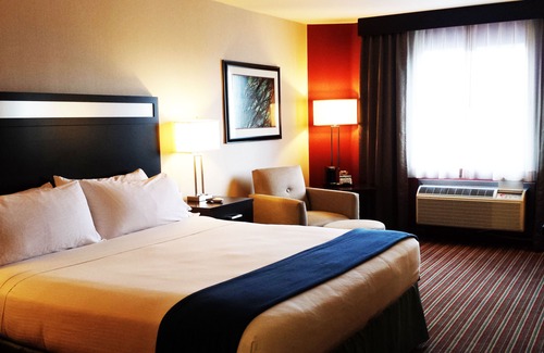 Pumpkin Center Hotel | Holiday Inn Express Bakersfield, an Ihg Hotel