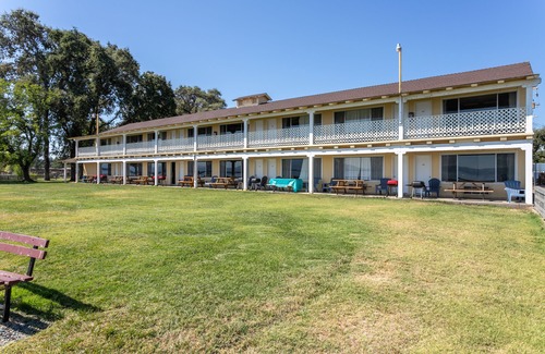 Lakeport Hotel | Skylark Shores Resort