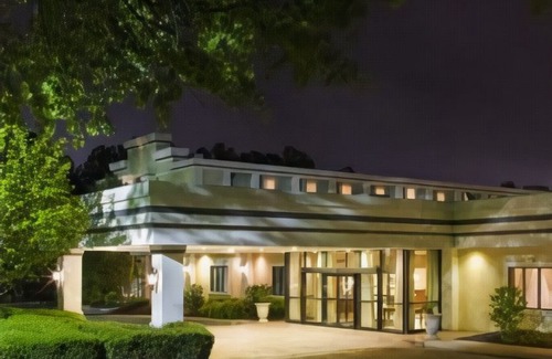 Buford Highway Hotel | Clarion Hotel & Conference Center North Atlanta