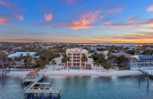 Fort Pierce Hotel | Hutchinson Island Plaza Hotel & Suites